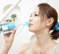Tác dụng của nước và việc uống nước đúng cách đối với cơ thể
